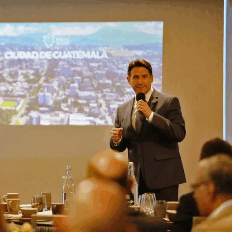 Desayuno-Conversatorio con Alcalde Ricardo Quiñonez