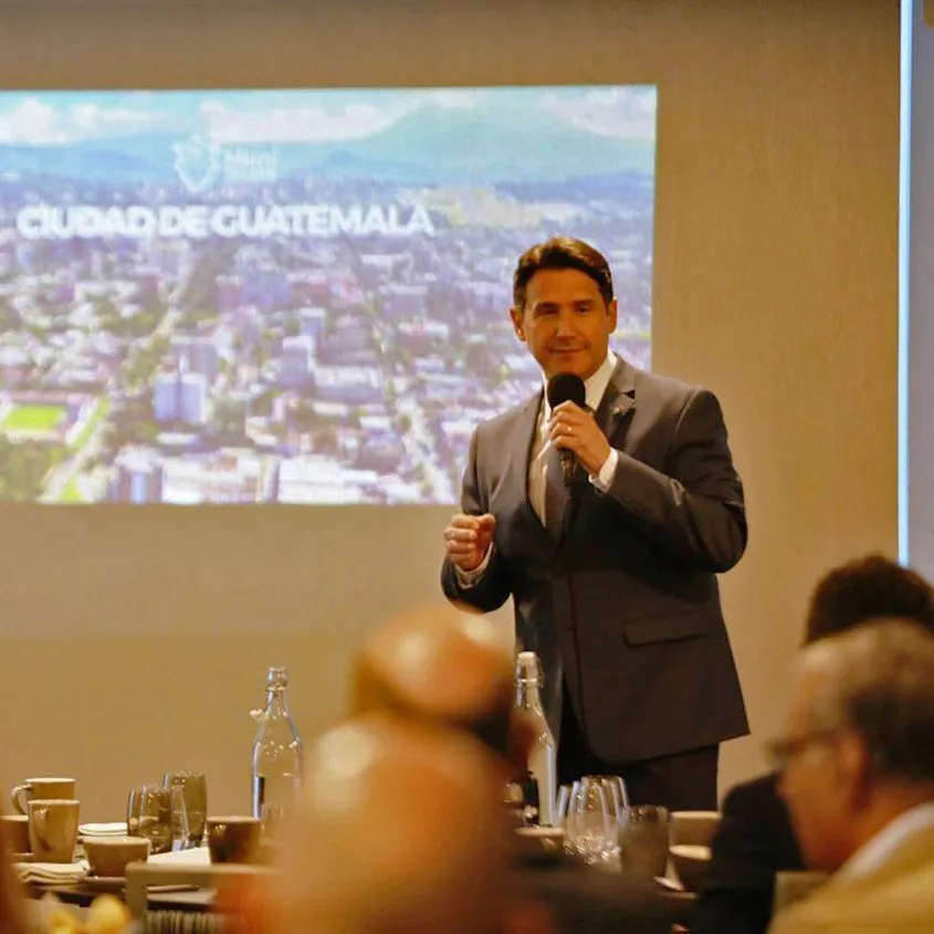 Desayuno-Conversatorio con Alcalde Ricardo Quiñonez